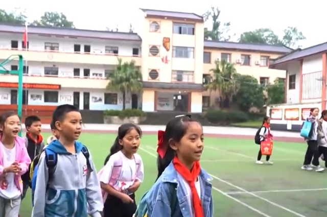安全防备校园还结合山路高低的特点编制朗朗上口的顺口溜 安全防备校园还结合山路高低的特点编制朗朗上口的顺口溜
